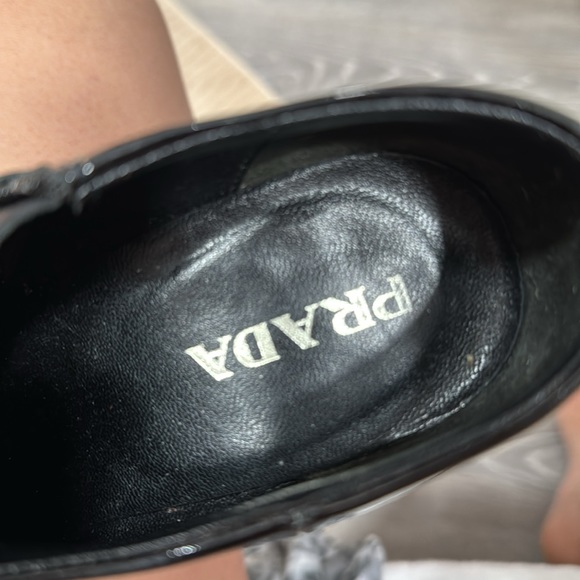 Prada - Picture 5 of 8